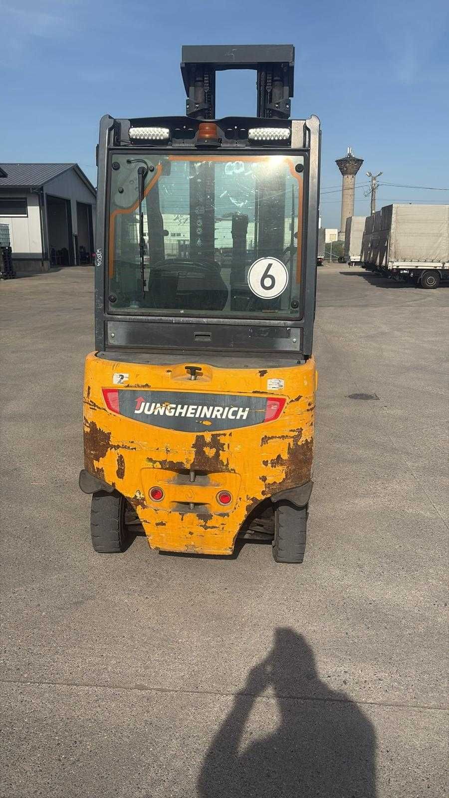 Electrostivuitor Jungheinirich 2,5 tone