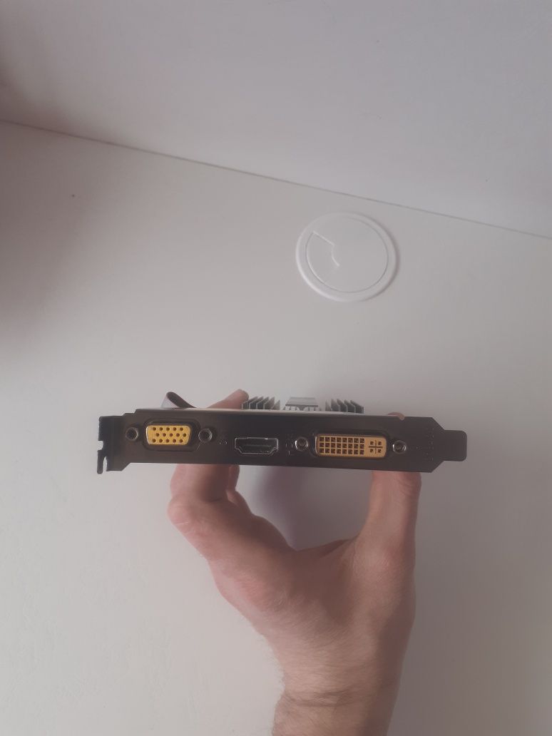 Видеокарта GF GT210 1Gb DDR3 
Ном
