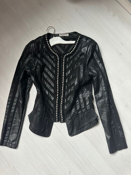 Кожено яке с камъни