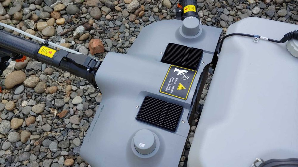 Drona agricola DJI Agras T30 - BONUS: pachet pieste de schimb