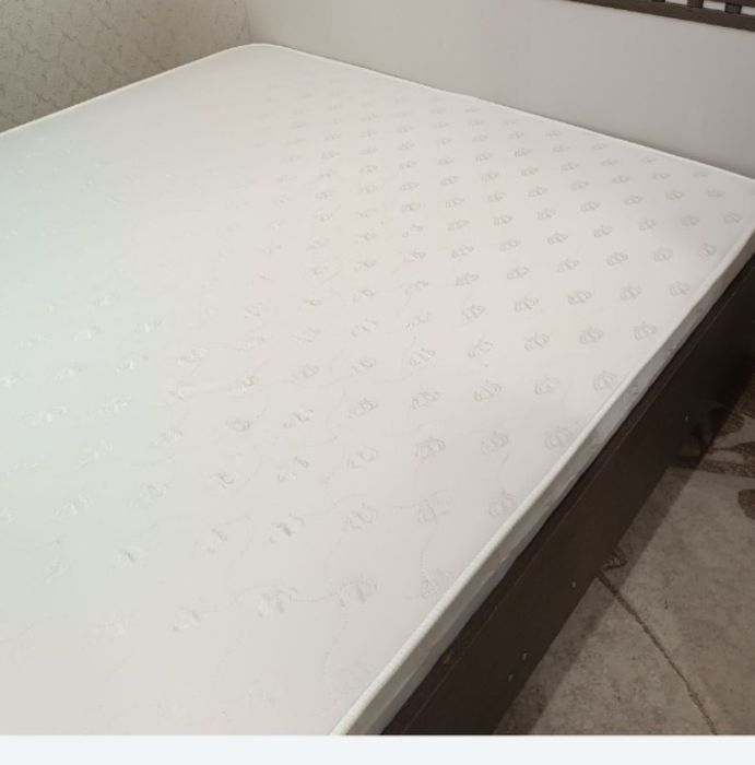 Продам матрас на 2х спальную кровать