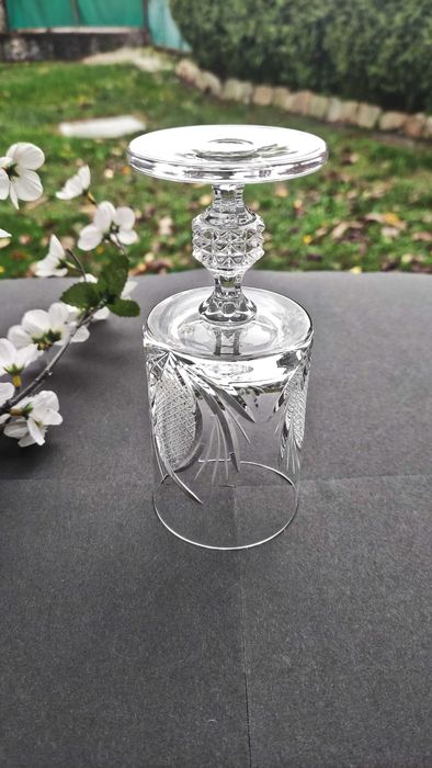 Три великолепни и много масивни кристални чаши за вино ръчна гравюра