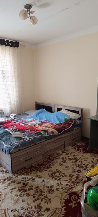 6-микрарайонда, 26 домда, 3-хонали,4 хона қилинган,кухня балконда