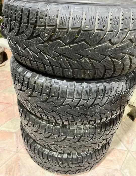 Продам TOYO зимние шипованные  265/60/18.
