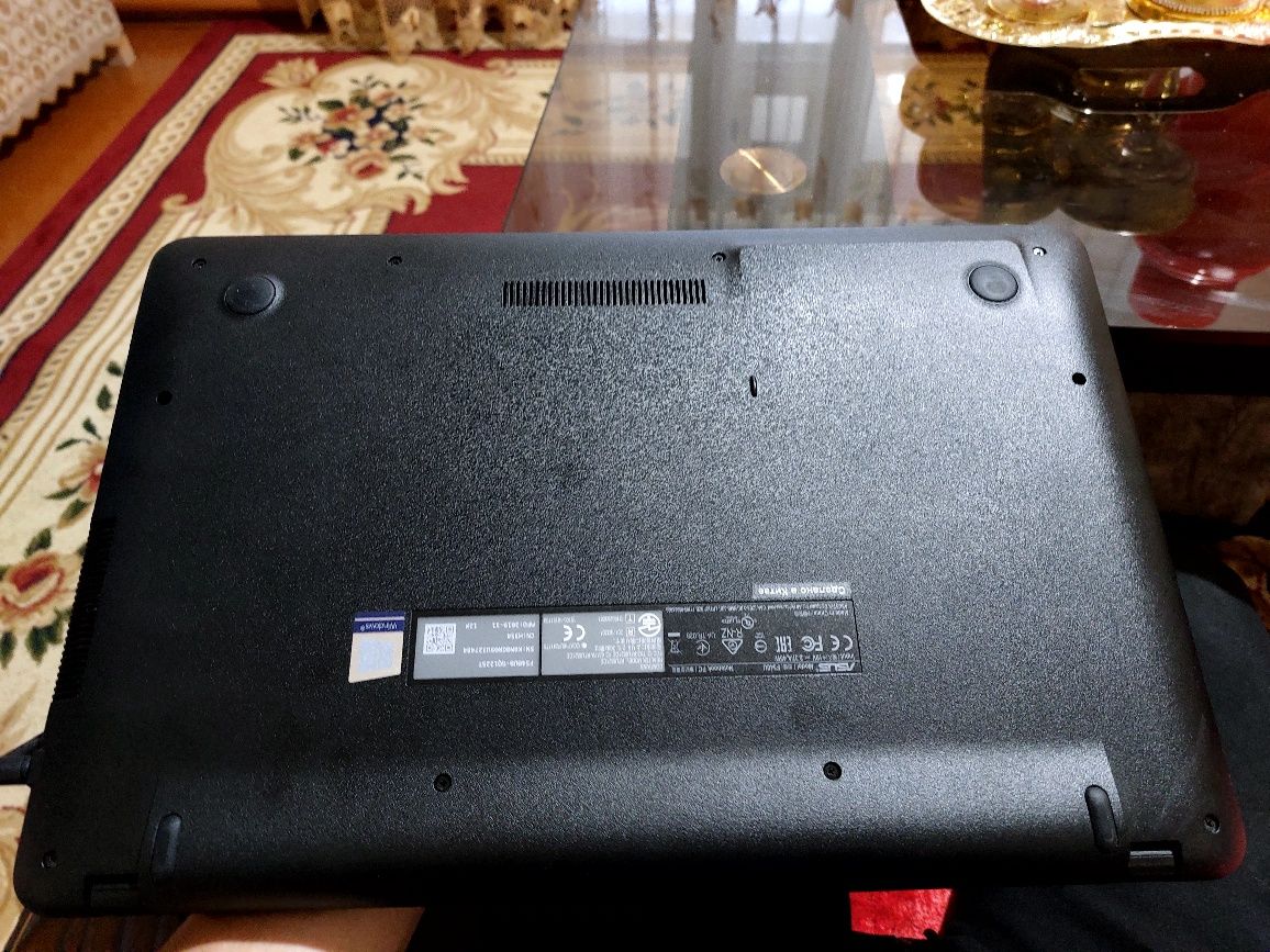 Asus yangiday turibdi surochna sotyabman