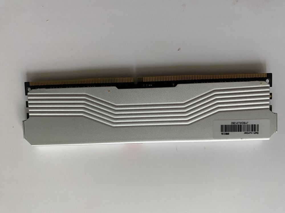 Продам оперативку 16 GB DDR 4 3200