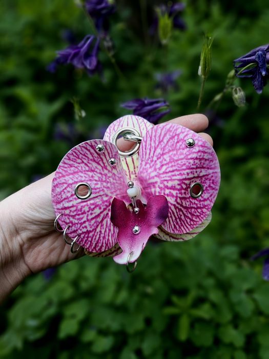 Брелоки орхидеи с пирсингом