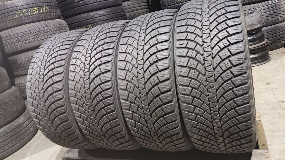 4бр зимни гуми 225/45/17 Kumho Winter Craft 
dot22