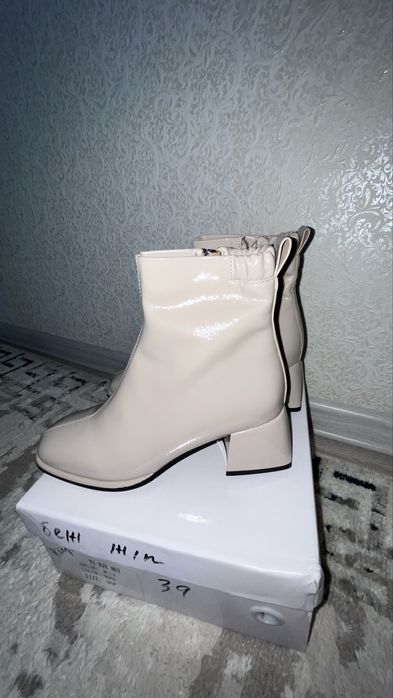 бежевый полусапог