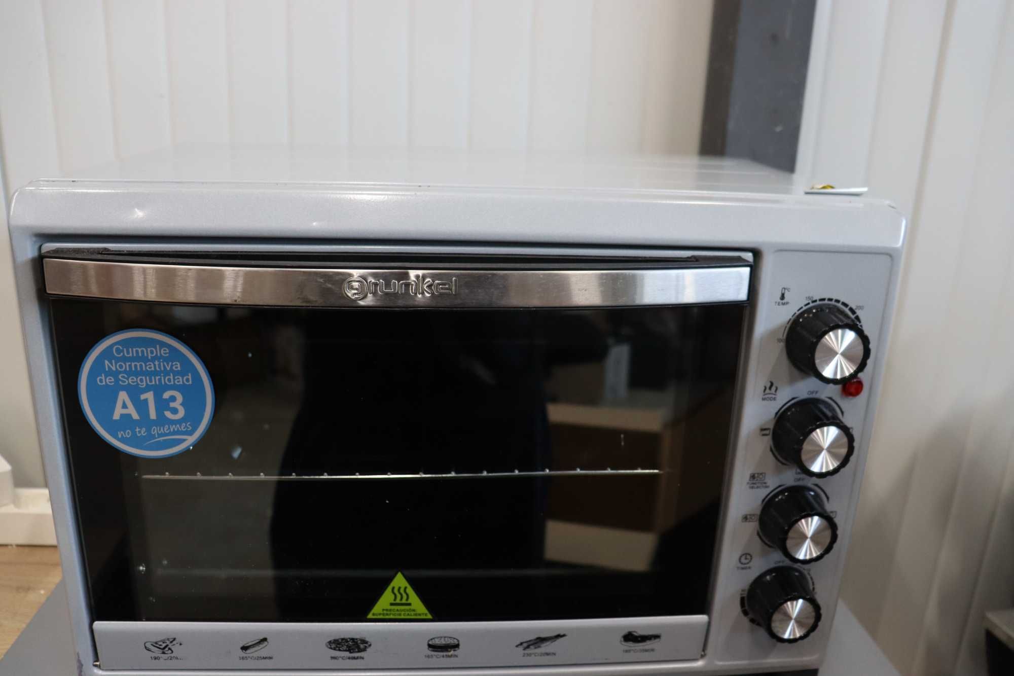 Мини фурна Grunkel HR‑38 Silver – 38 л, 2000 W с лек ДЕФЕКТ