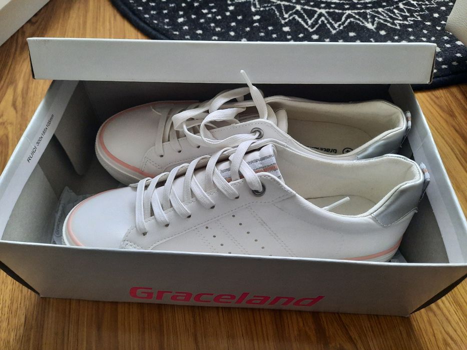 Vand adidasi noi,pantofi sport de dama, nepurtati, marimea 40