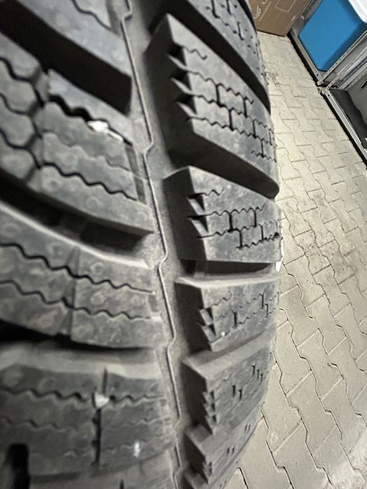 Продавам зимни гуми 225/45/17 DUNLOP WINTER SPORT 5 MFS 91H