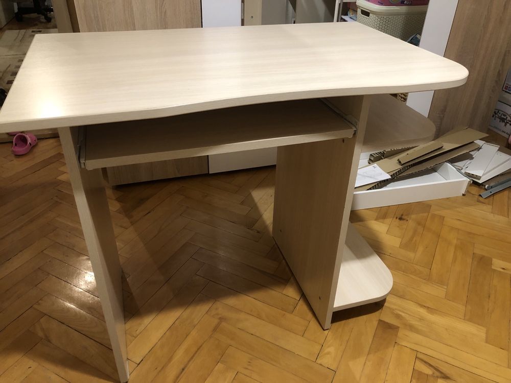 Продавам Бюро