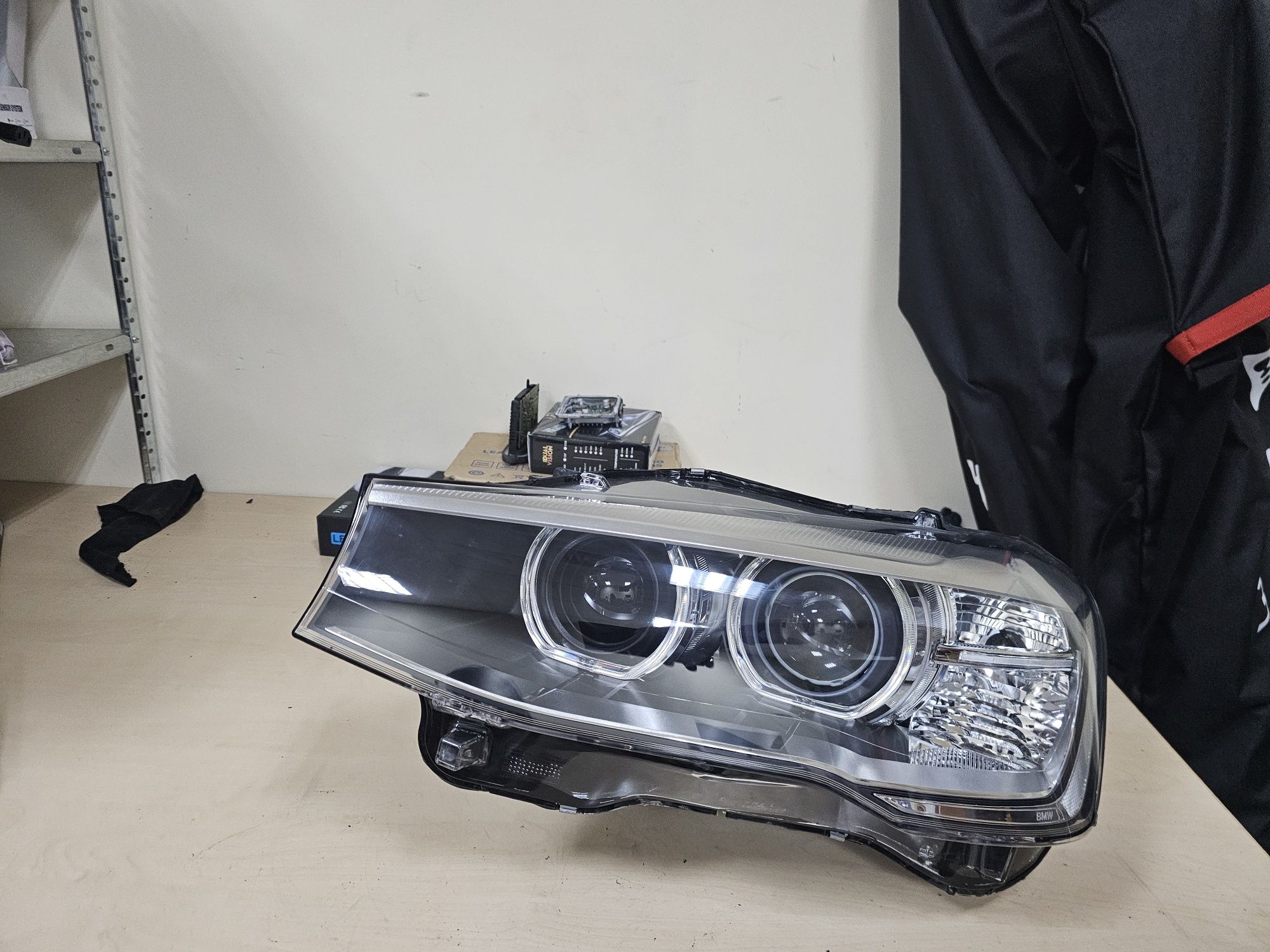 Ляв фар BMW X3 F25 lqv far бмв х3 ф25 незавиващ