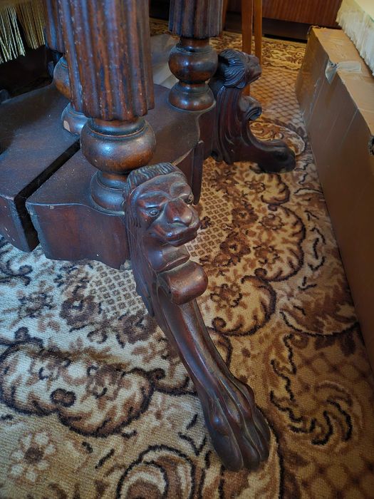 Продавам антична маса