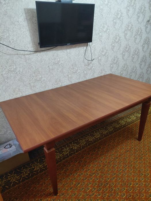 Продается деревянный стол