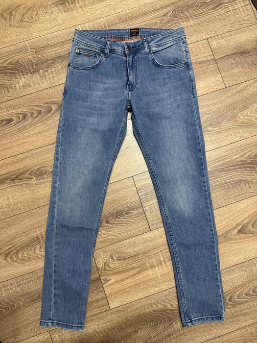 Blugi slim fit Boss, marimea M, model nou