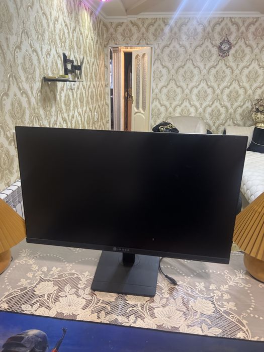 Монитор новый три месяца работа почти новый