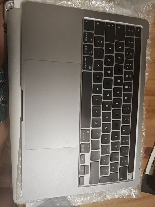 MacBook Pro 13" Touch Bar + Touchpad – Netestat