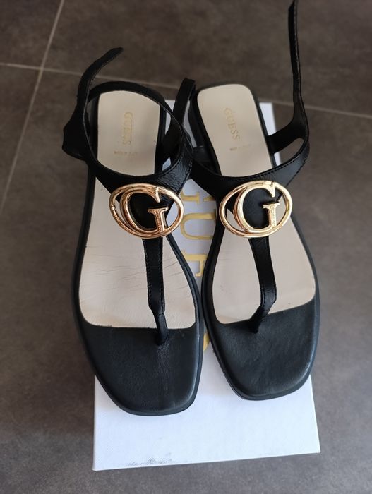 Кожени сандали Guess