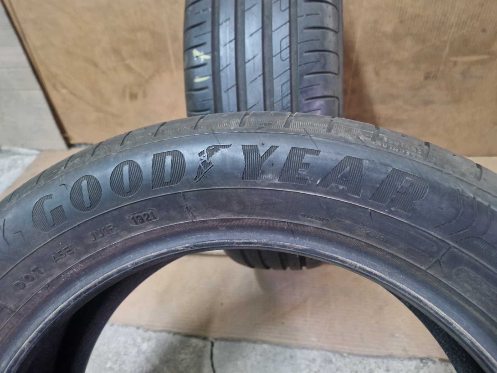 2 Goodyear R17 205/55
летни гуми
DOT1921