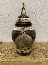 Белгийска порцеланова ваза с капак