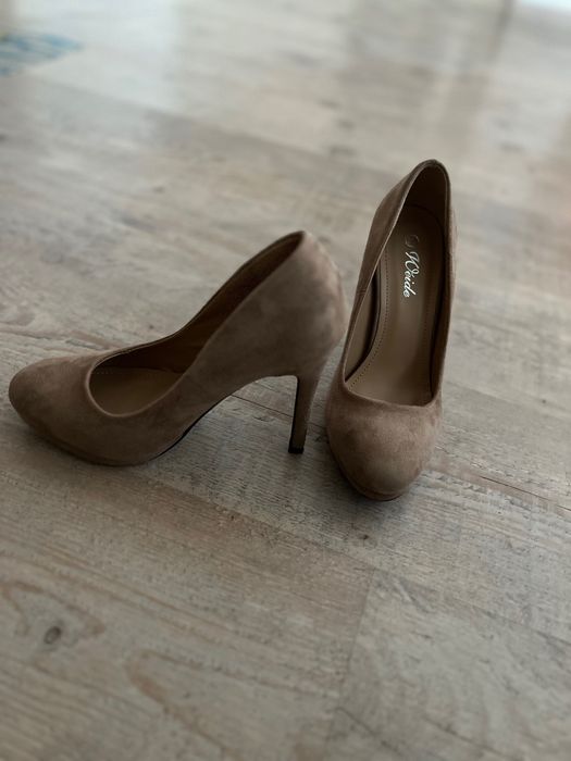 Обувки на висок ток