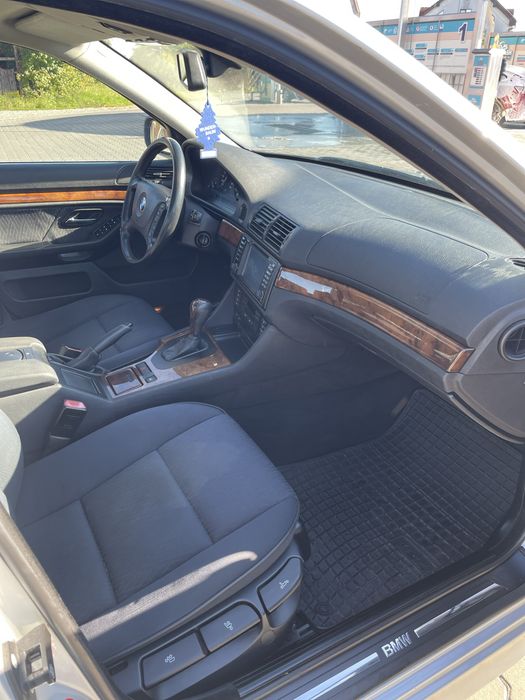 BMW E39, 520i, an 2002 Facelift