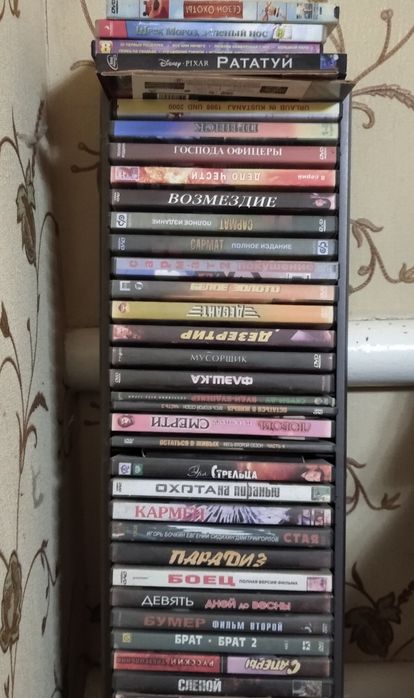 Продам две стойки с ДВД дисками,