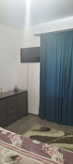 Închiriez apartament