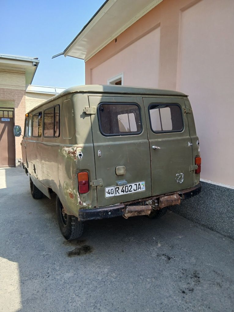 Uaz mashinasi sotiladi