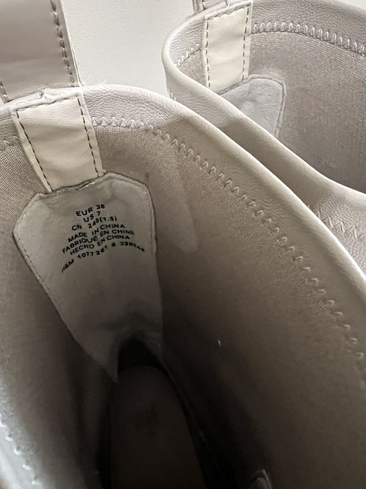Бели ботуши  H&M