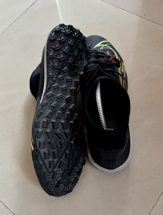 Футболни обувки стоножки Nike Mercurial