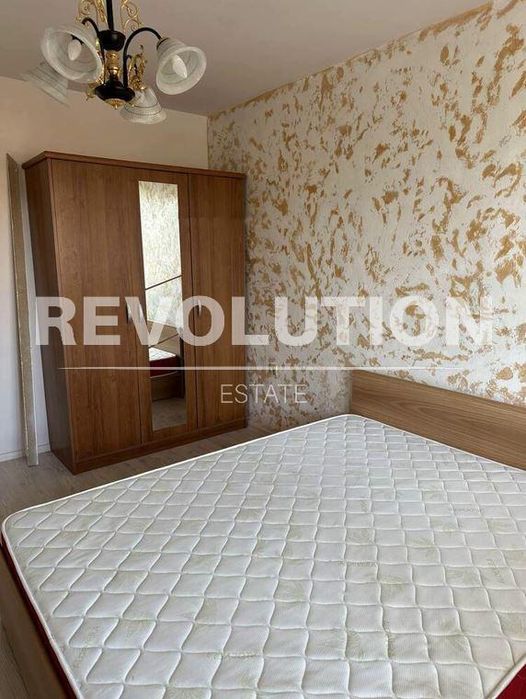 Дава се под наем Тристаен апартамент в Варна, Бриз - 135 кв.м за 1200 € - Снимка #3