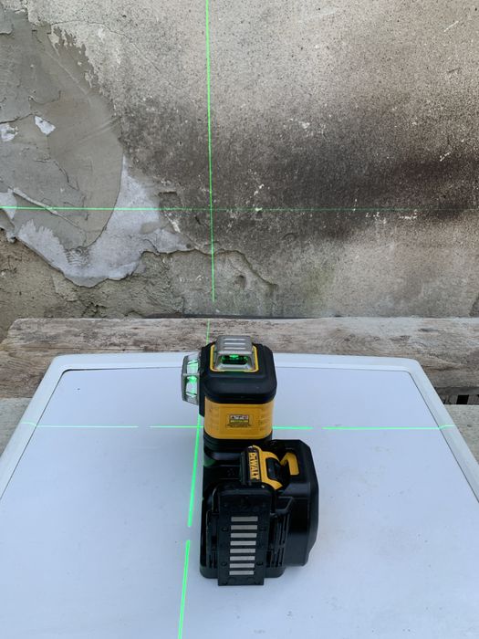 DeWALT DCE089G18/лазерен нивел +детектор, стойки и мишена