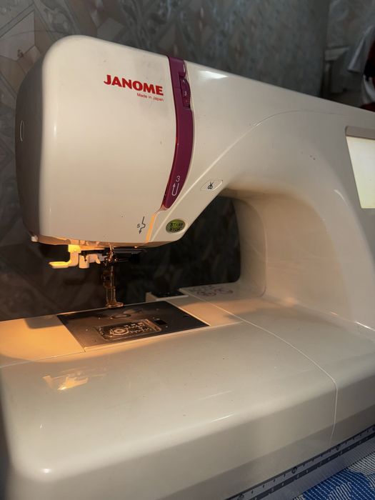 Продается компьютерная швейно-вышивальная машина Janome Memory Craft