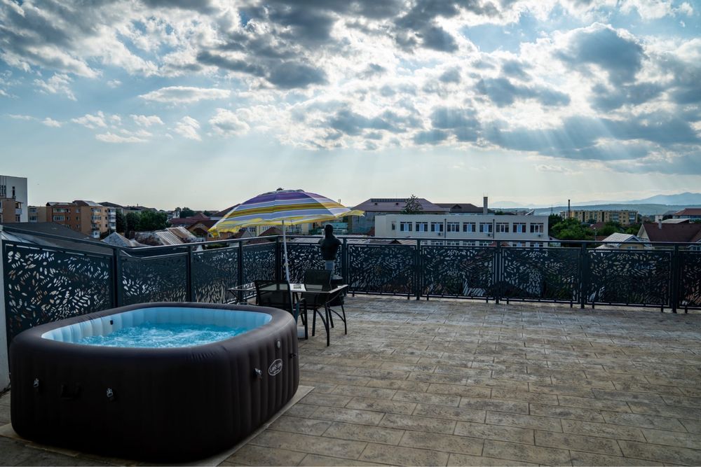 cazare regim hotelier jacuzzi central unic in oras acces sala de sport