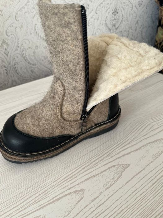 Продам детские сапоги войлочные