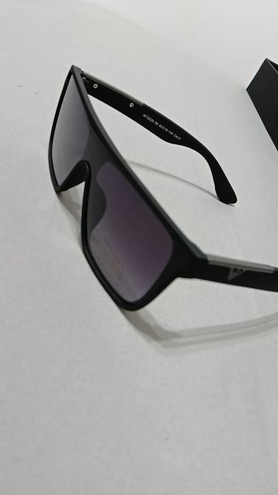 Ochelari de soare noi