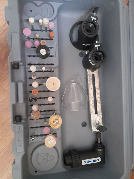 DREMEL masina multifuncțională 300,cutie si accesorii