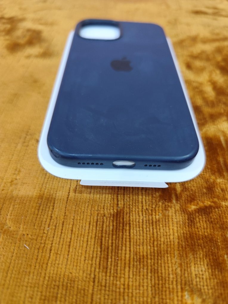 Продавам гръбче за IPHONE 12 Pro max