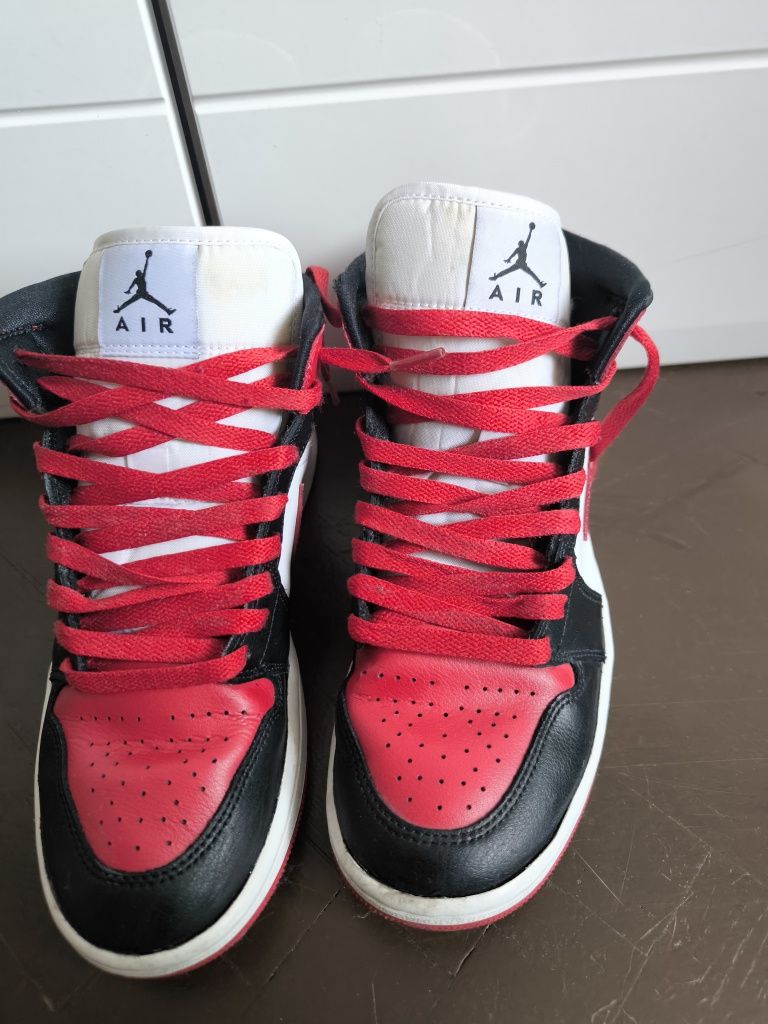 Air Jordan 1 mid кецове размер 39