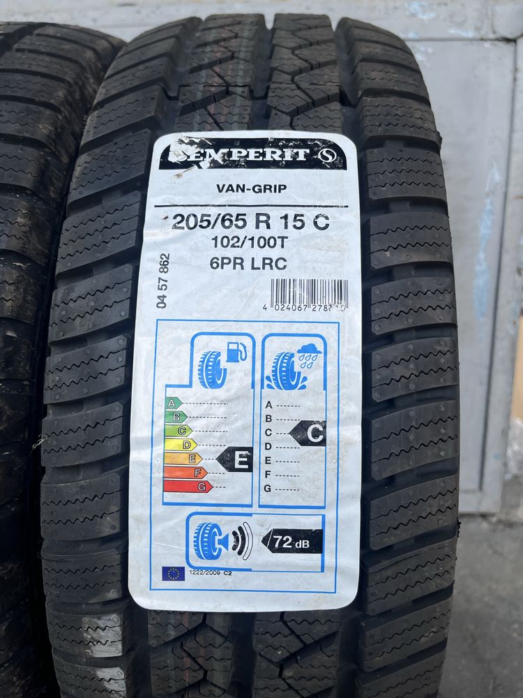 2бр. нови гуми за бус 205/65/15C Semperit DOT 2920