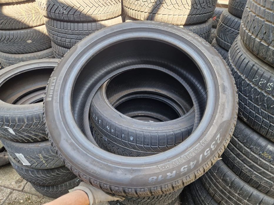 două cauciucuri 235 45 18, de iarnă,m×s