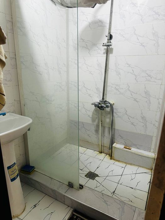 Sebzor G'ofur Gulom metro oldida