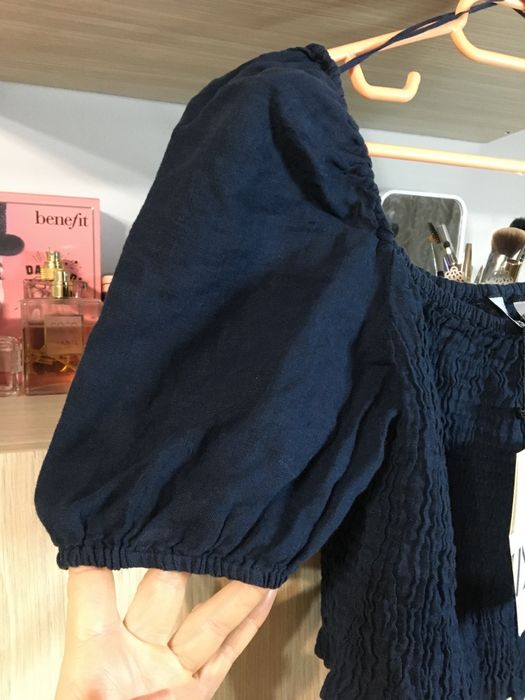 Top din in cu maneci bufante Zara