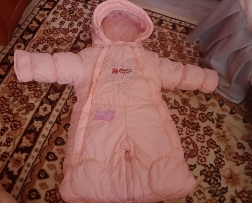 Свежая рыба карась, сазан, карп, щука