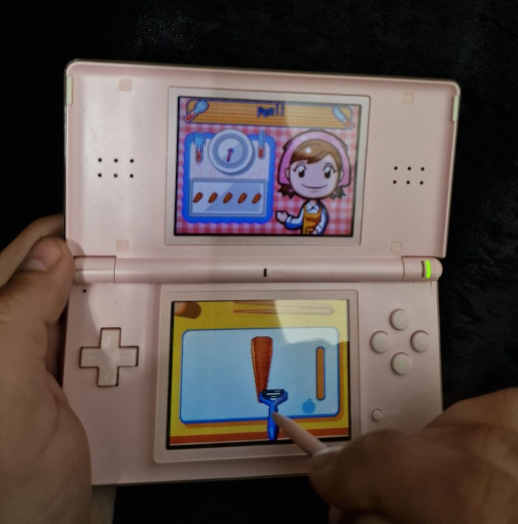 Vand Nintendo DS lite cu jocuri