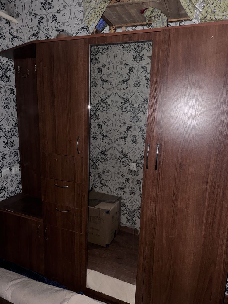 Шкаф для прихожей. Прихожка. Диаан. Стол