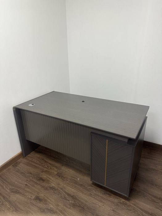 Продам столы и прочую мебель